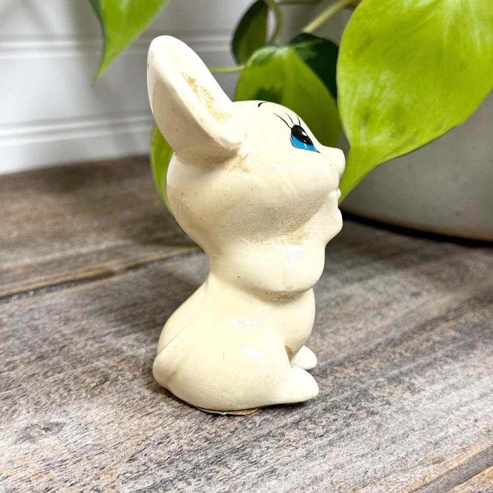 Vintage kitschy Mouse figurine- small anthropomorphic mouse statue 3.5
